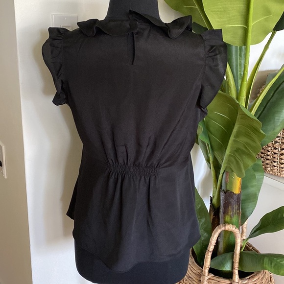 Banana Republic blouse with ruffles - Picture 3 of 8